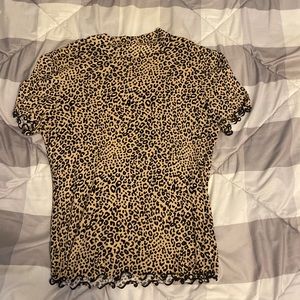 Leopard print short sleeve mock neck t shirt
